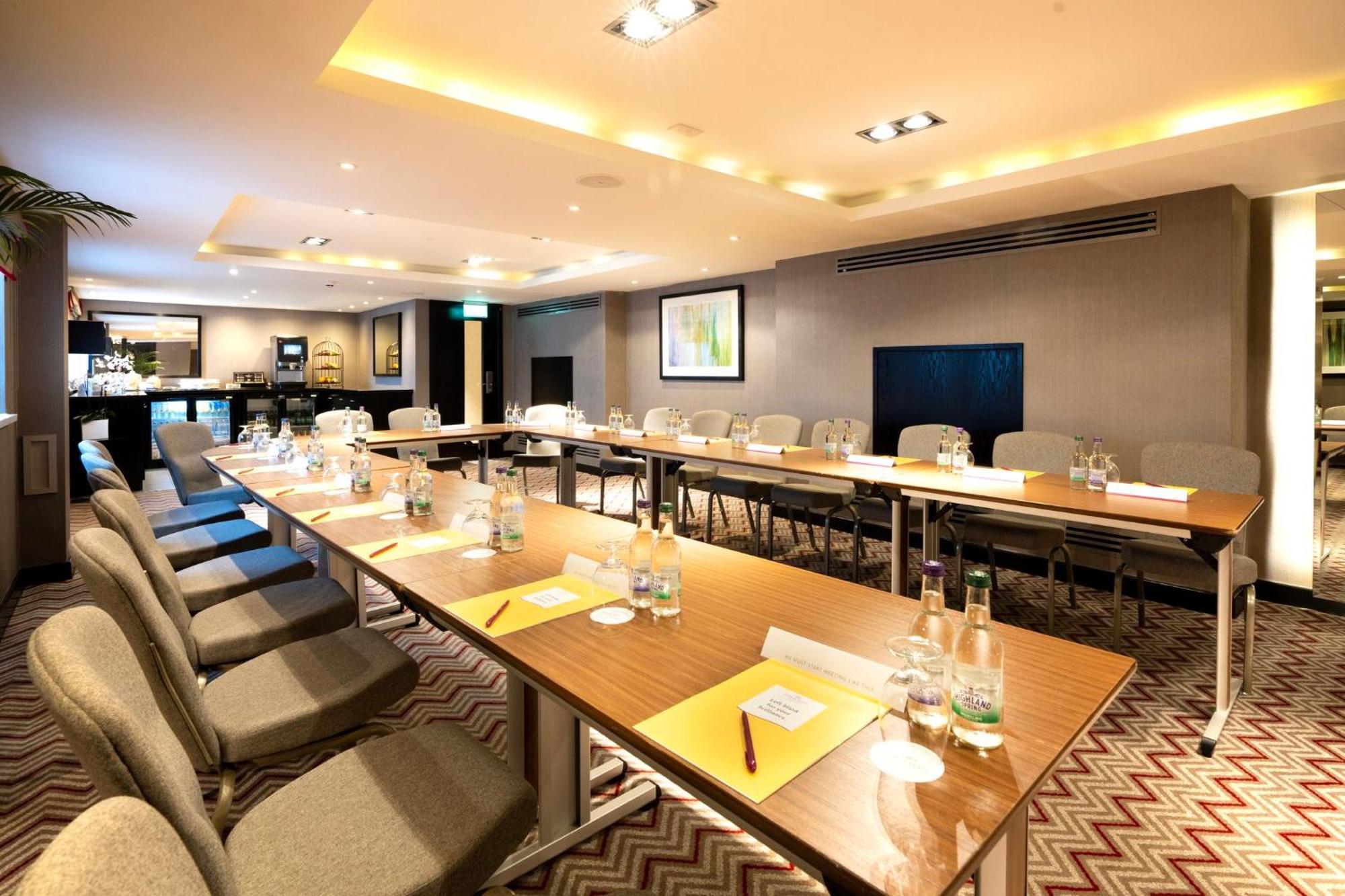 Отель Crowne Plaza Gerrards Cross By Ihg Биконсфилд Экстерьер фото